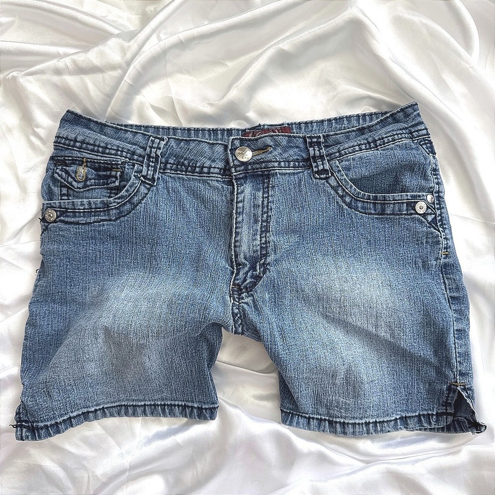 Angels Womens Y2K Denim Shorts Medium Wash Stretch Size 10 Embroidered Pockets